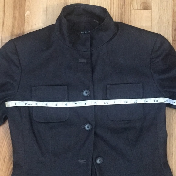 Tahari blazer - Picture 6 of 7